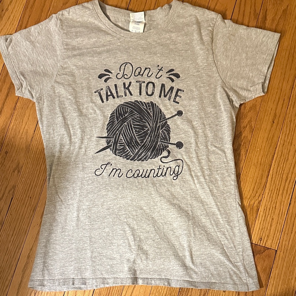 Gray/Black T-Shirt with Knitting Design M